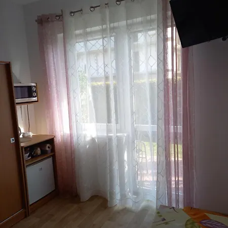 Pokoje Goscinne U Teresy Mrzezyno Exterior photo